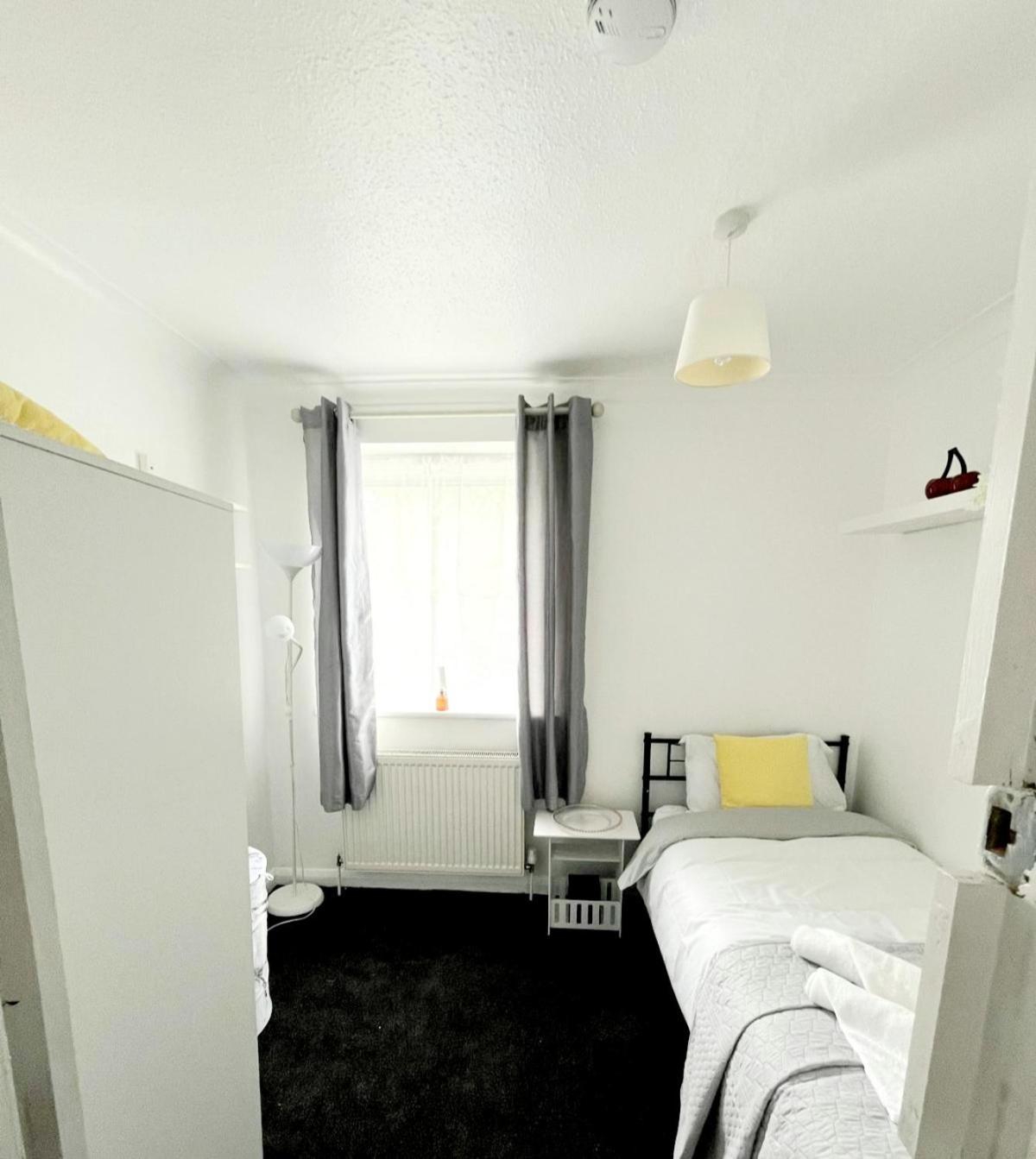 סאטון Cosy Room Stay 5 מראה חיצוני תמונה