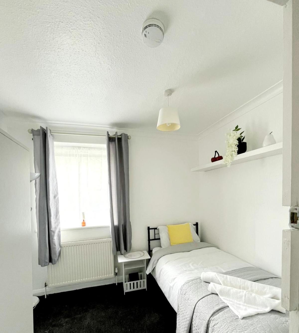 סאטון Cosy Room Stay 5 מראה חיצוני תמונה
